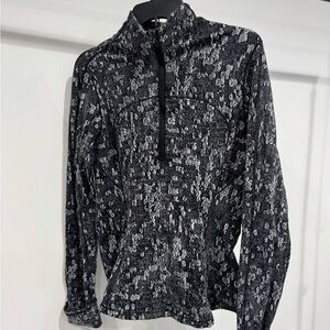 Lululemon black and gray 1/2 zip